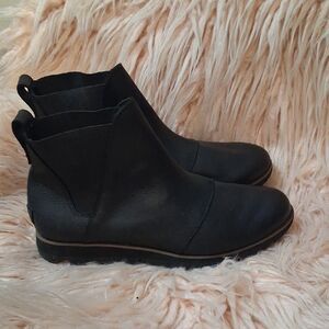 Sorel Black Leather Chelsea Boots